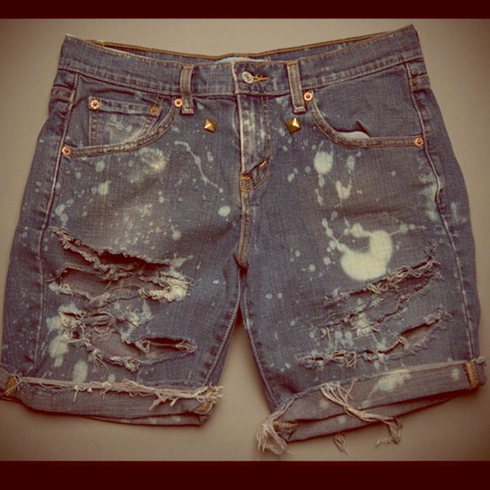 Womens distressed Levis shorts